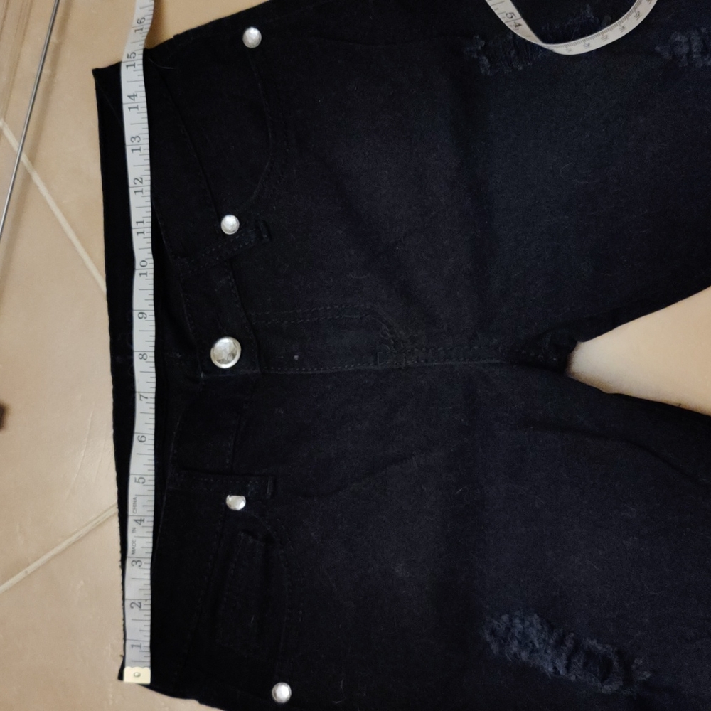 Reign Black Capris - Picture 7 of 9